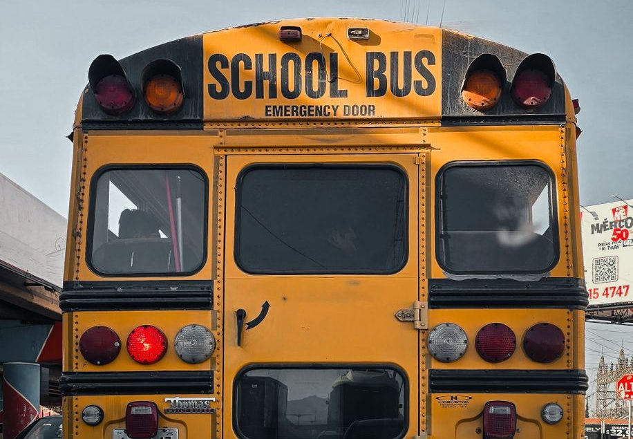 rear view of a yellow school bus in san luis potosi