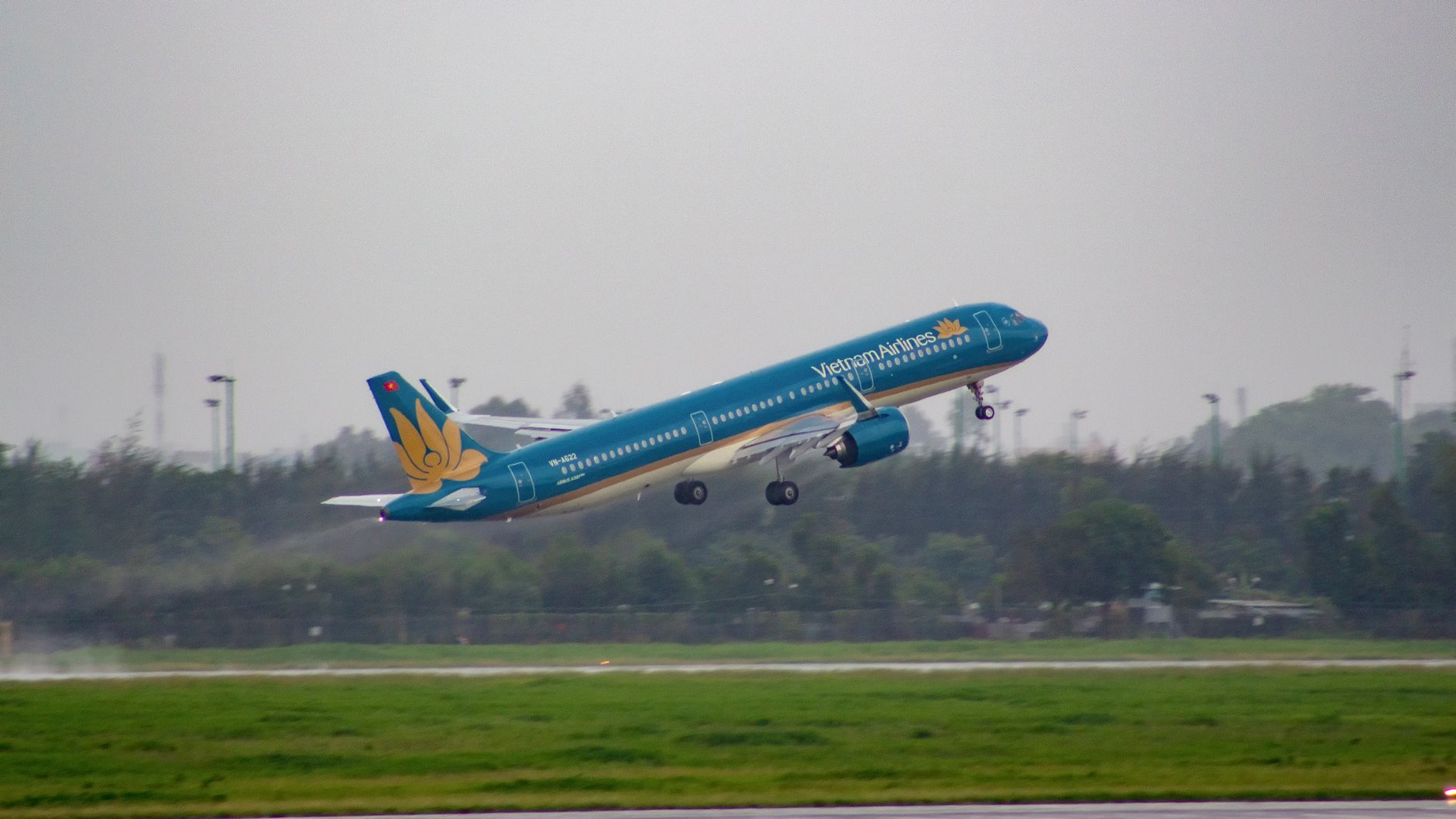 vietnam airlines plane taking off at airport